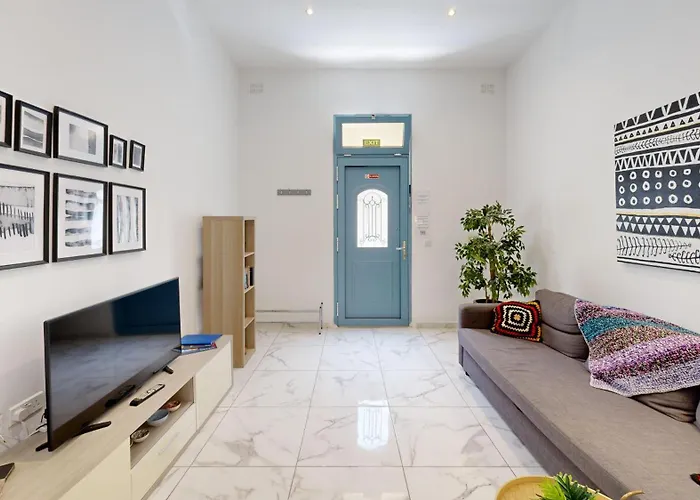 Waterfront, Lovely Steps From Promenade Gzira