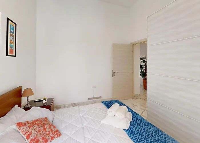 Waterfront, Lovely Steps From Promenade