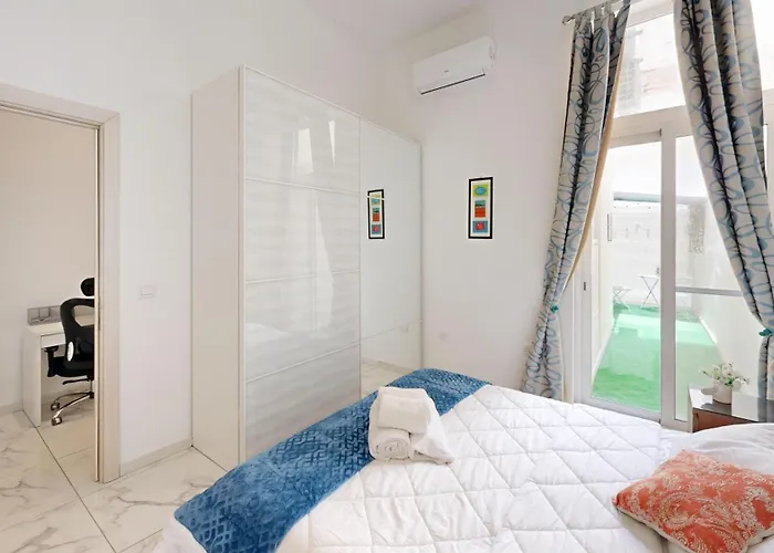 Waterfront, Lovely Steps From Promenade Appartement Gzira