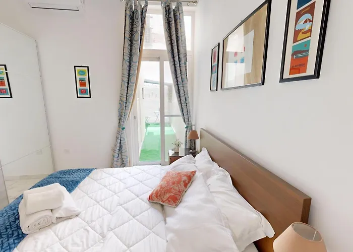 Waterfront, Lovely Steps From Promenade *