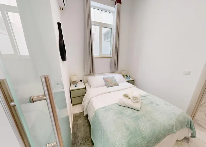 Waterfront, Lovely Steps From Promenade * Gzira