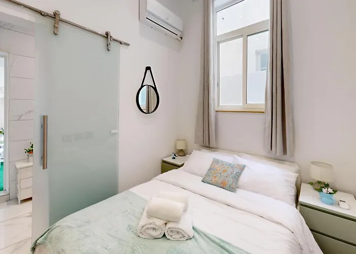 Waterfront, Lovely Steps From Promenade